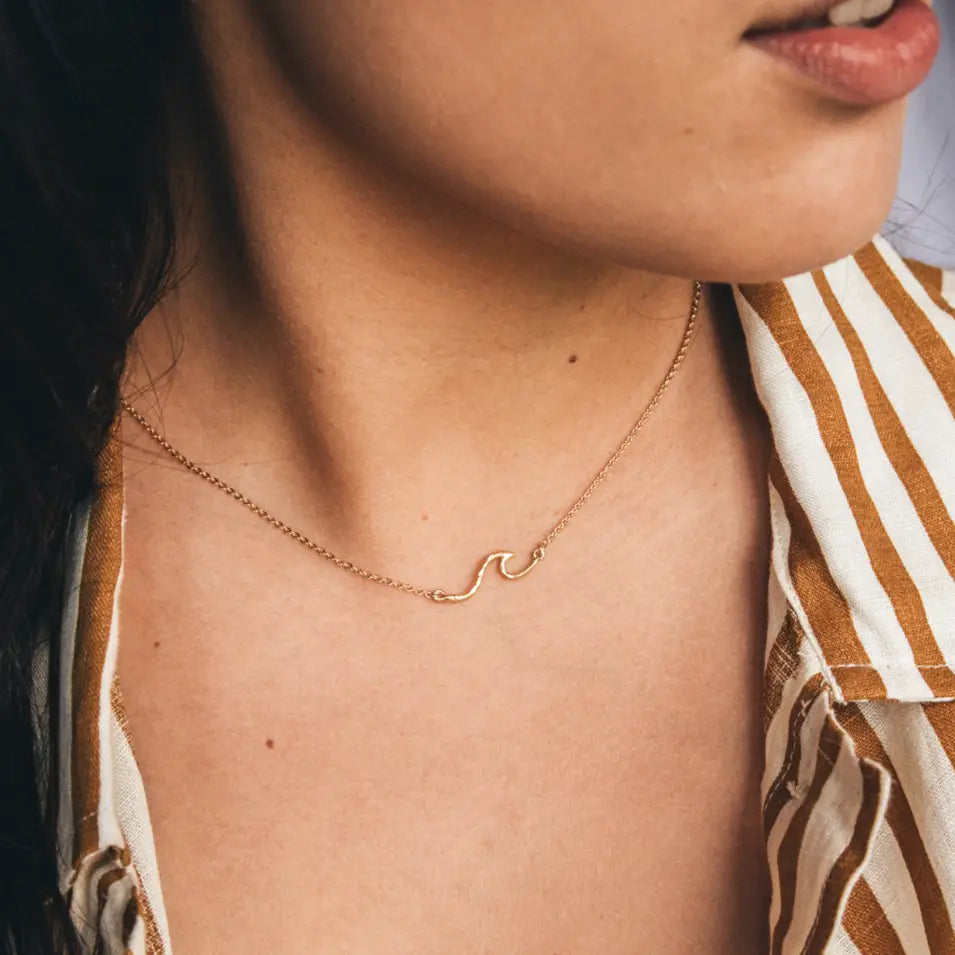 Asri Hammered Wave Necklace